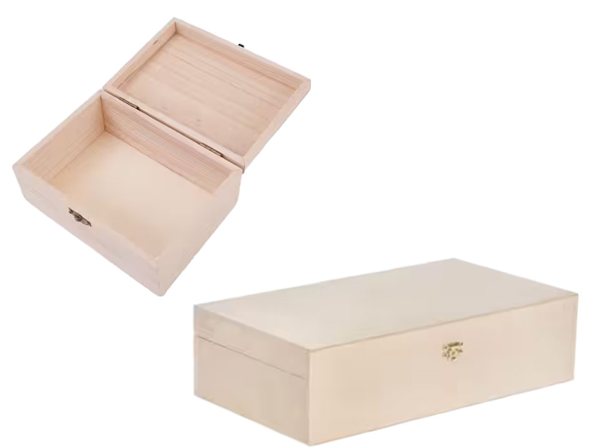 Wooden box with lid and clasp in natural color